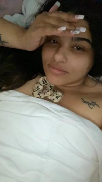 Mama V, 27  female escort, Providence