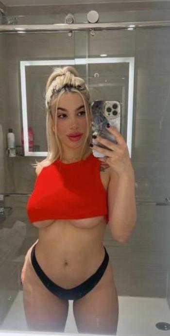 Anna, 25  female escort, Providence