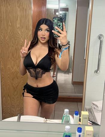 Vivian, 26  female escort, Providence